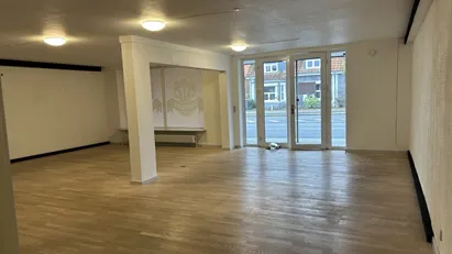 Synligt butik med parkering