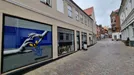 Butik til leje, Viborg, &lt;span class=&quot;blurred street&quot; onclick=&quot;ProcessAdRequest(307525)&quot;&gt;&lt;span class=&quot;hint&quot;&gt;Se vej-navn&lt;/span&gt;[xxxxxxxxxx]&lt;/span&gt;
